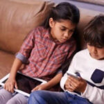 बच्चों में मोबाइल की लत: प्रेमानंद महाराज के विचार 5 बच्चों में मोबाइल की लत