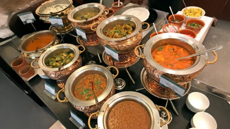 शादी की दावत ( Shaadee kee Daavat ) में न खा बैठें 6 फूड, फैटी लिवर से कैंसर तक का खतरा बढ़ाती है गलती, क्या खाएं क्या नहीं? 7 Shaadee kee Daavat