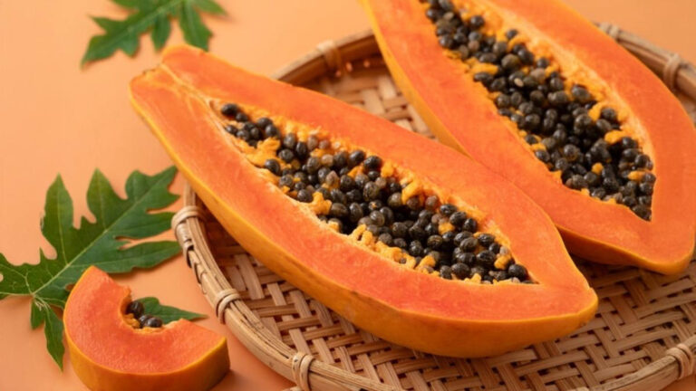 Side Effects of Papaya: अगर आपको भी पसंद है पपीता, तो हो जायें सावधान 2 Side Effects of Papaya