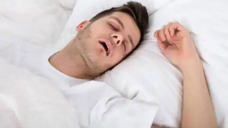 इन 5 बीमारियों की वजह से रात में सूख जाता है मुंह और गला, ना करें इस समस्या को नजरअंदाज 8 Raat mein munh kyon sukhta hai