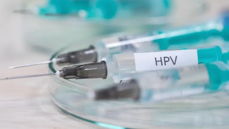 सिर्फ लड़कियों के लिए जरूरी है HPV वैक्सीन? पढ़ें Cervical Cancer से जुड़े ऐसे ही कुछ मिथकों का सच